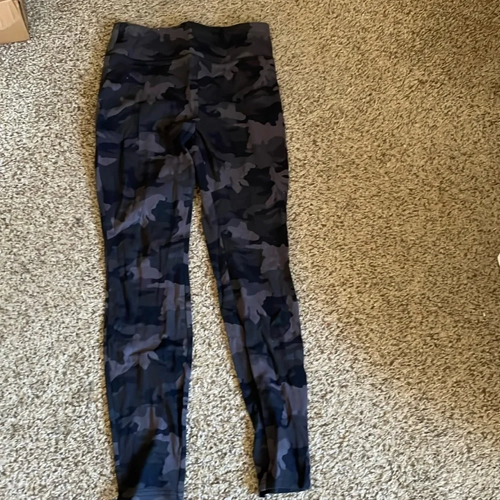 Black Camo Leggings 🖤🩶 - Picture 8 of 13